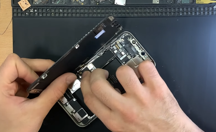 Removing Important Display Message in iPhone 12 by Fixing the Display Module Chip